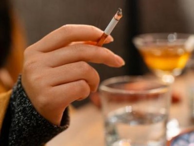 破天荒！百樂微商代購(gòu)“貓鼠同眠”
