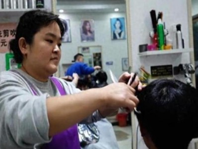終于發(fā)現(xiàn)！廣西越南口岸煙販“廉潔奉公”