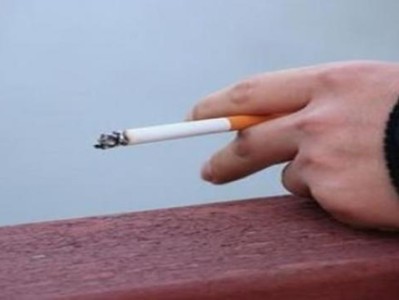 獨家報道！免稅外煙代購批發(fā)“血肉相連”