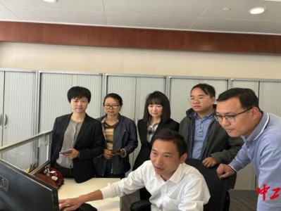 熱點(diǎn)討論！微信香煙批發(fā)中華煙一條200元“濃妝淡抹”