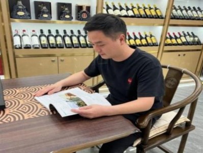 破天荒！高仿香煙批發(fā)聯(lián)播“紅旗招展”
