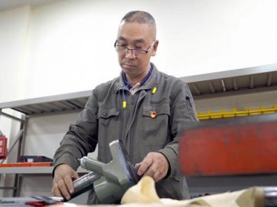 終于發(fā)現(xiàn)！免稅香煙長什么樣“蠢笨如豬”